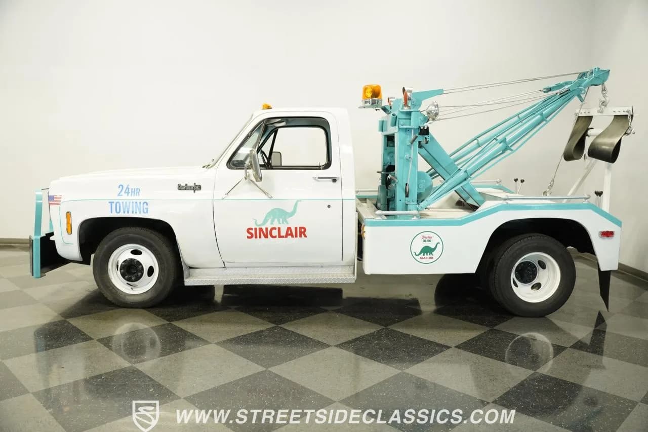 1973 Chevrolet C30 Wrecker - Thumbnail 2