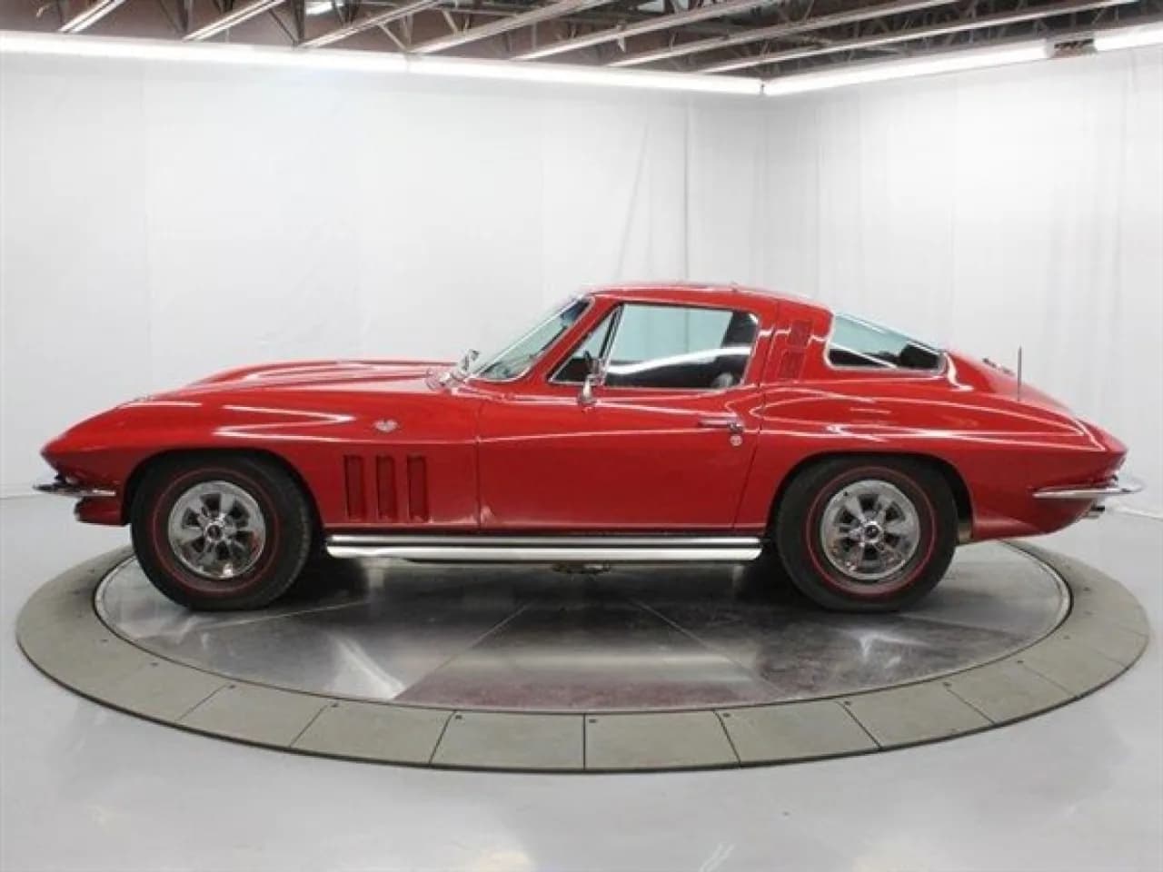 1965 Chevrolet Corvette Stingray - Thumbnail 4