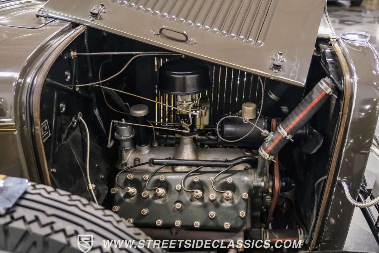1932 Ford Model 18 V-8 Roadster Deluxe - Thumbnail 4