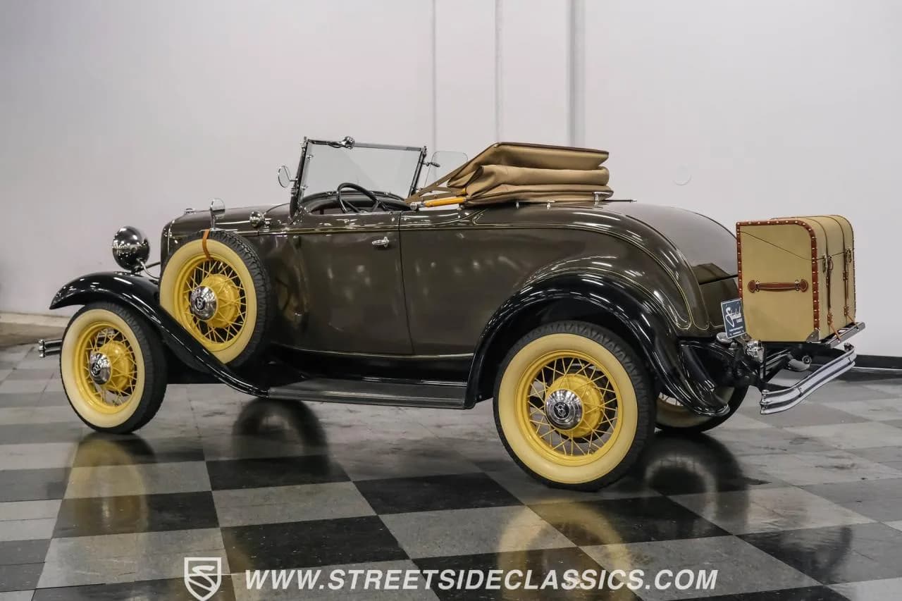 1932 Ford Model 18 V-8 Roadster Deluxe - Thumbnail 7