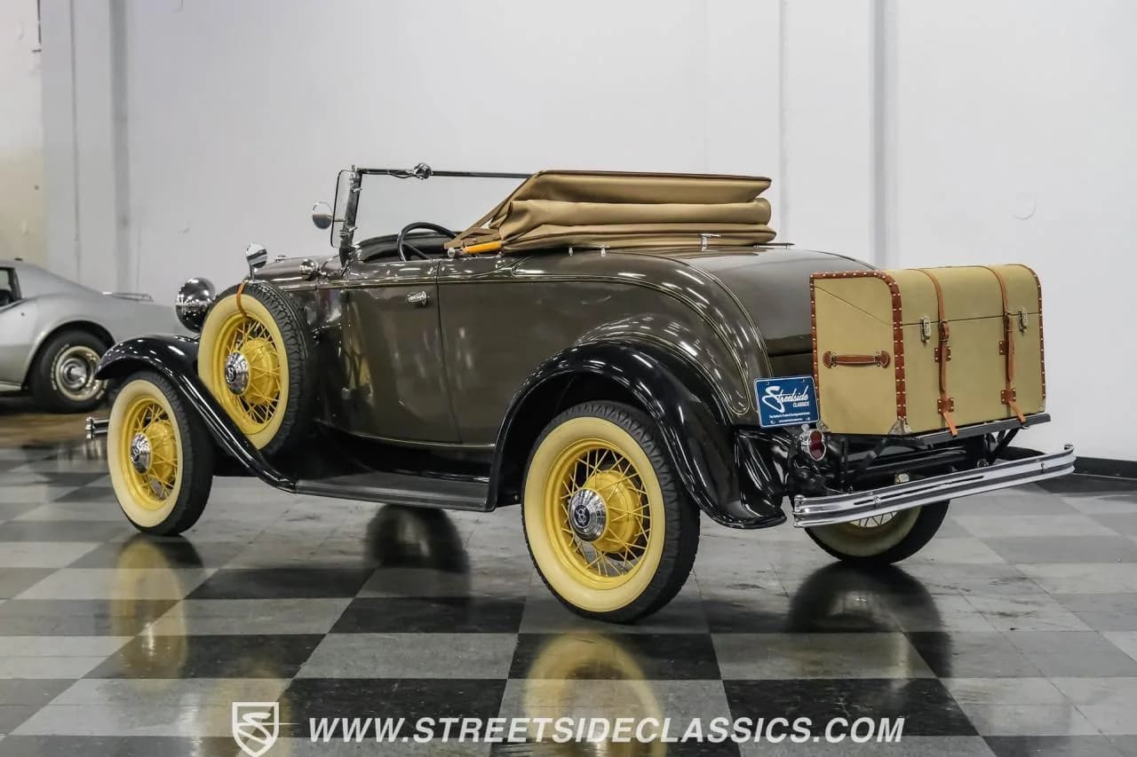 1932 Ford Model 18 V-8 Roadster Deluxe - Thumbnail 8