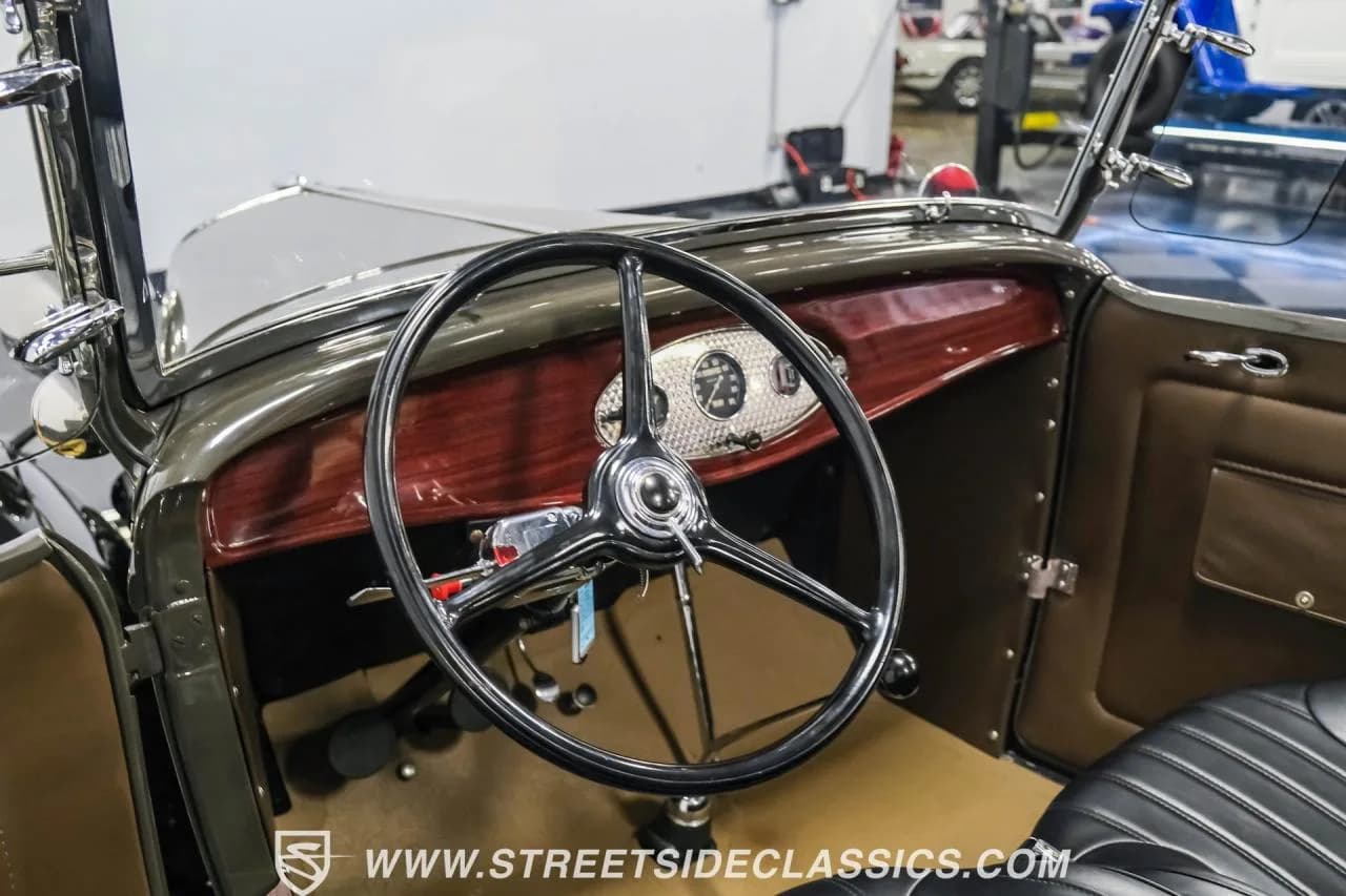 1932 Ford Model 18 V-8 Roadster Deluxe - Thumbnail 3
