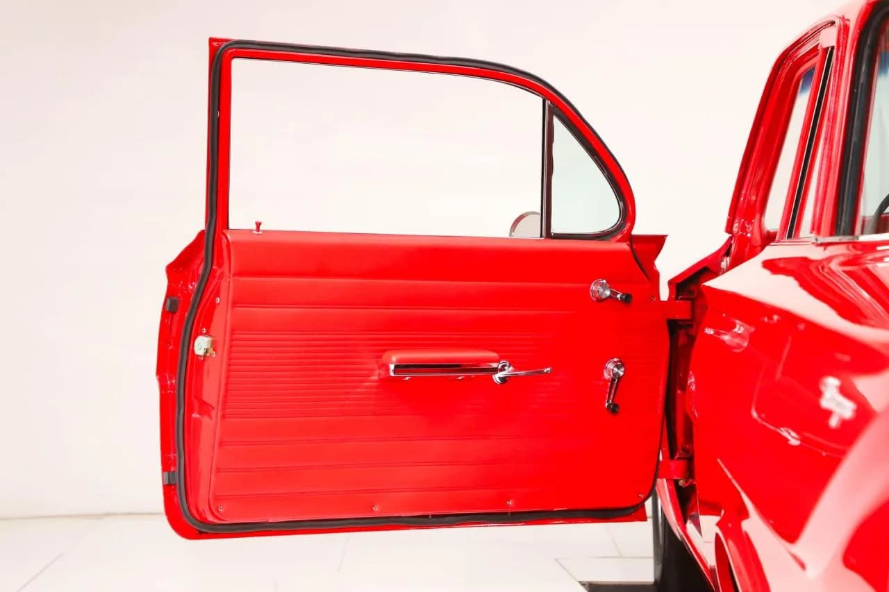 1961 Chevrolet Biscayne Restomod - Thumbnail 7