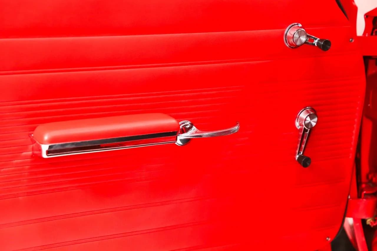 1961 Chevrolet Biscayne Restomod - Thumbnail 8