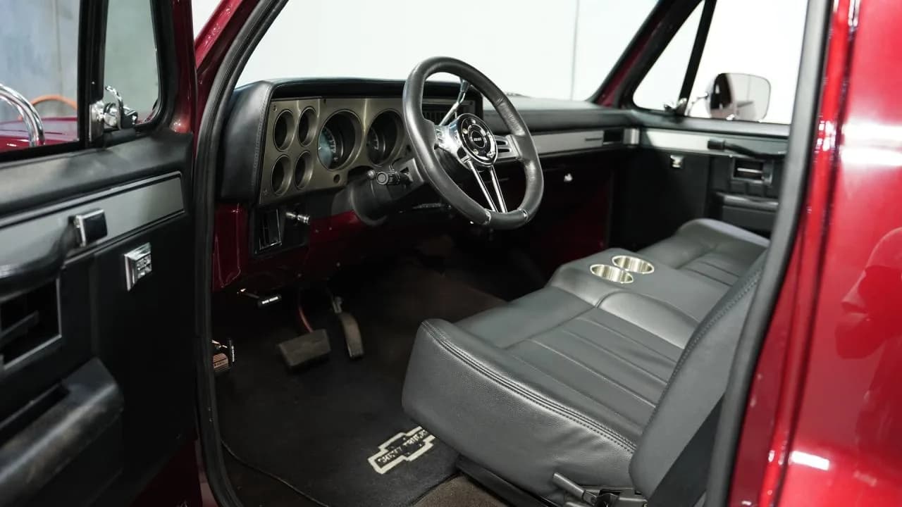1981 Chevrolet C10 LS3 Restomod - Thumbnail 4