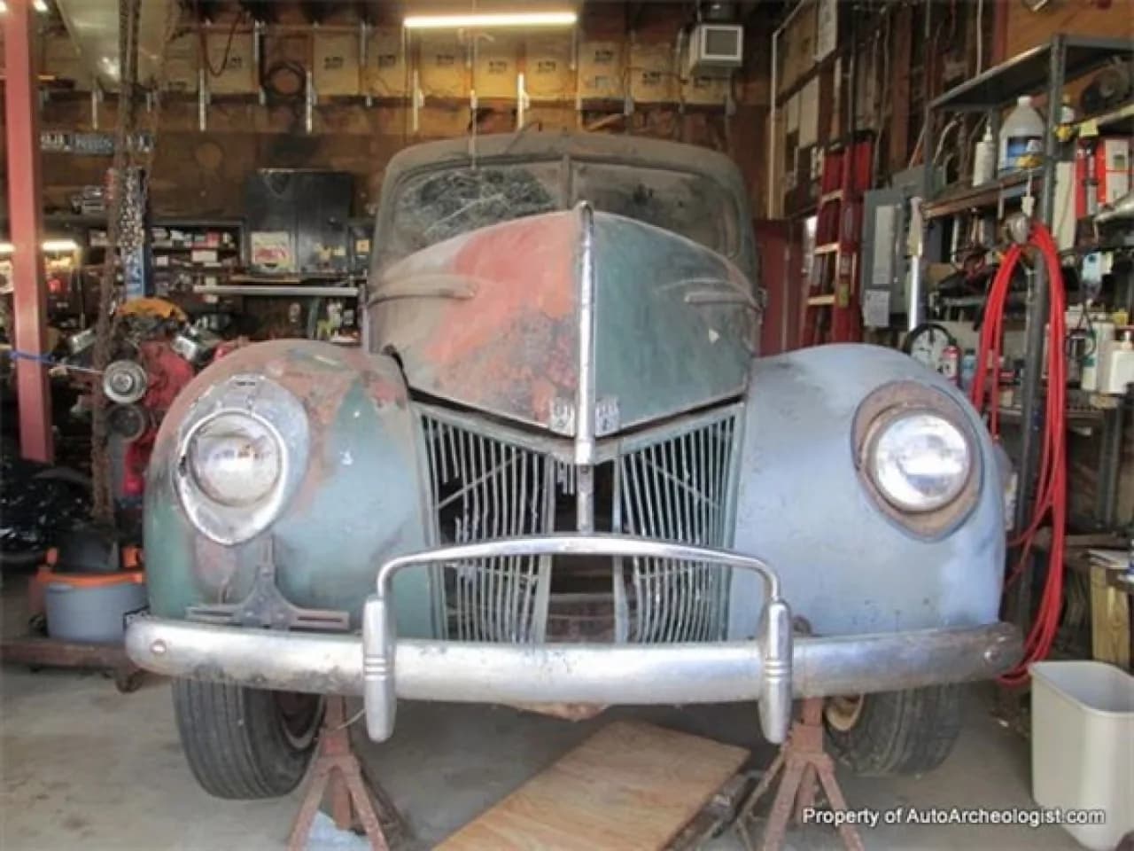 1940 Ford 2-Door Sedan