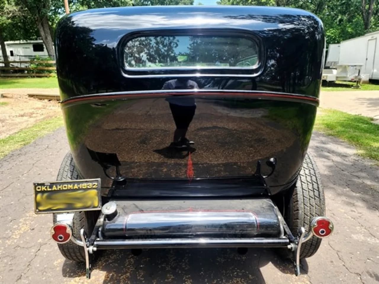 1932 Ford Custom Sedan - Thumbnail 4