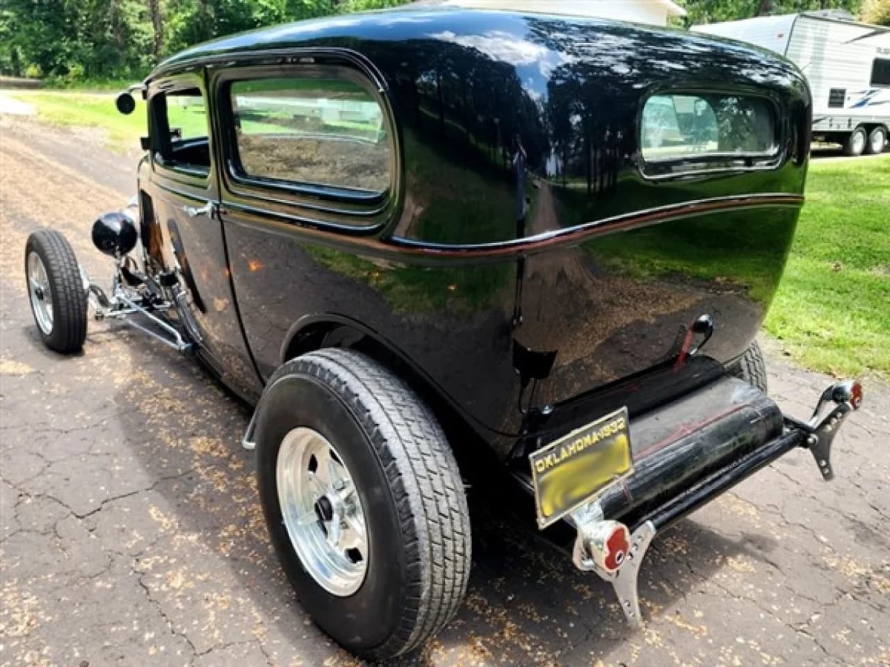1932 Ford Custom Sedan - Thumbnail 5