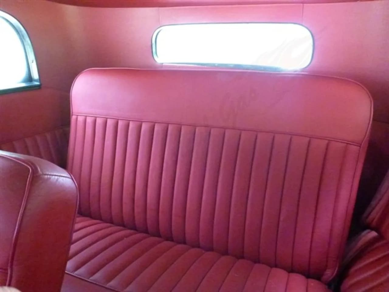 1932 Ford Custom Sedan - Thumbnail 8