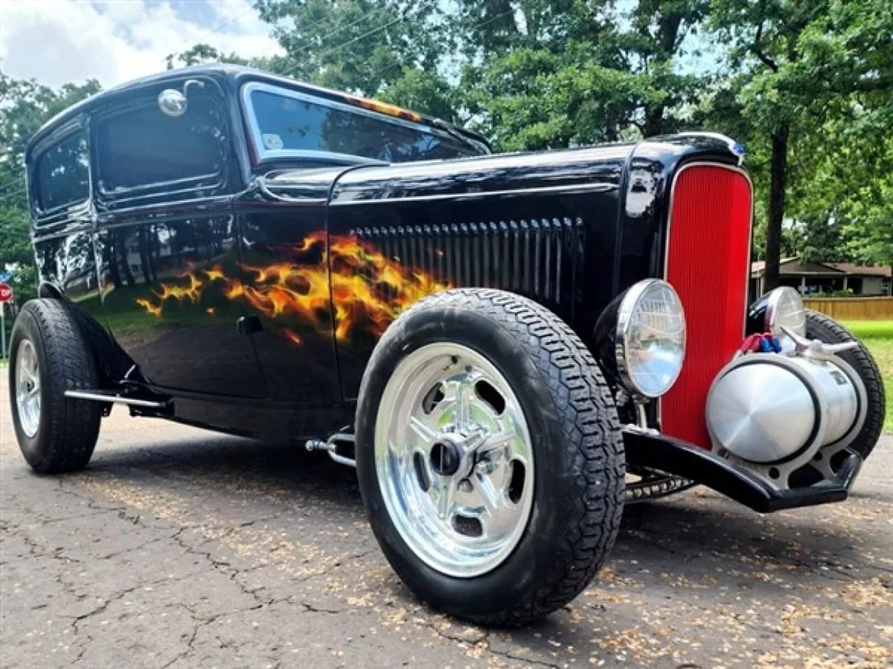 1932 Ford Custom Sedan - Thumbnail 2
