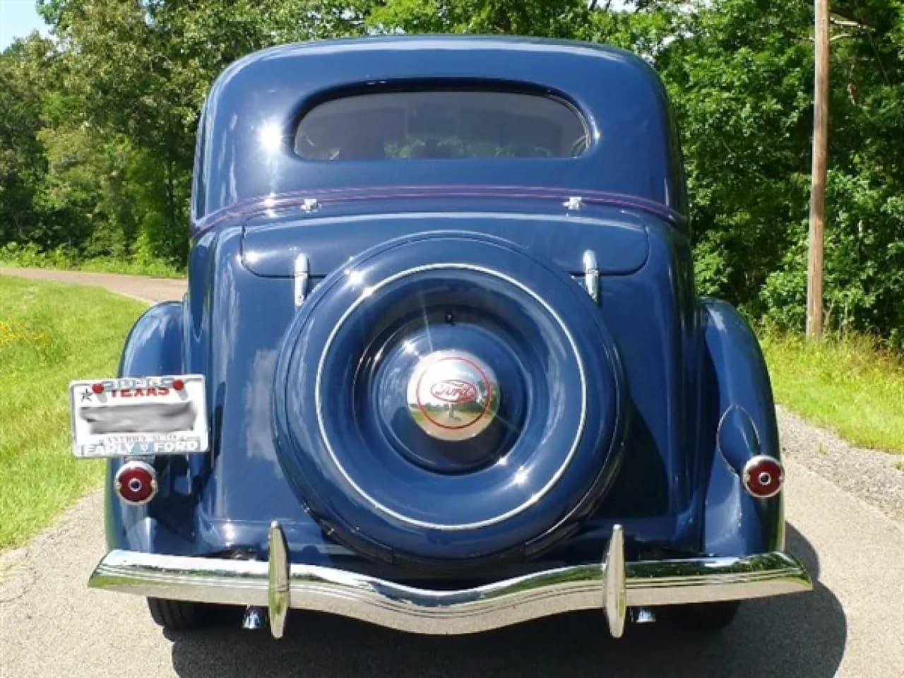 1936 Ford Humpback Sedan - Thumbnail 4