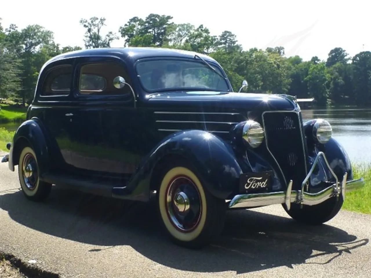 1936 Ford Humpback Sedan - Thumbnail 2