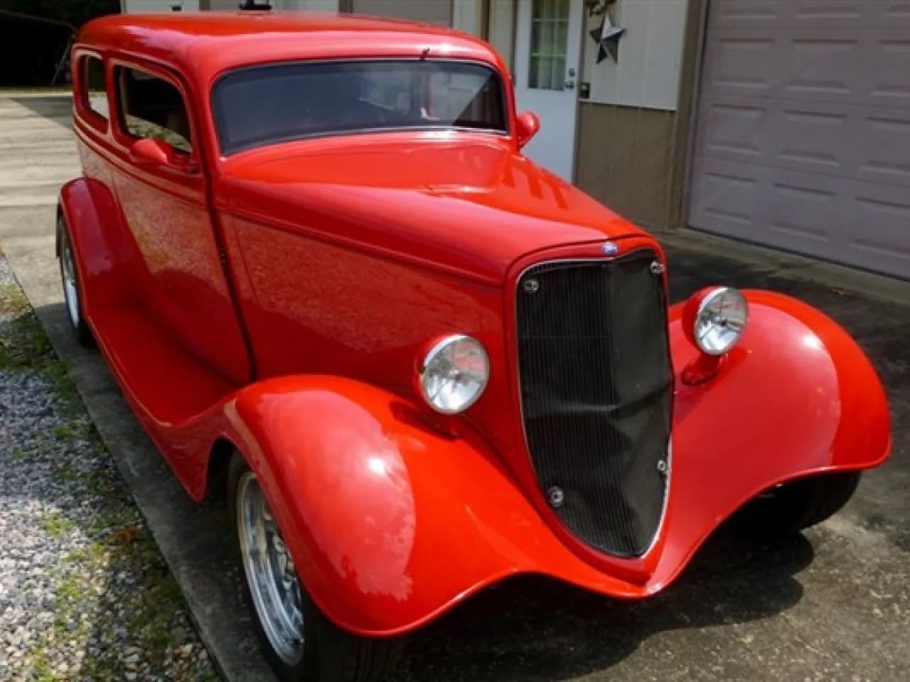 1933 Ford Custom Sedan - Thumbnail 2
