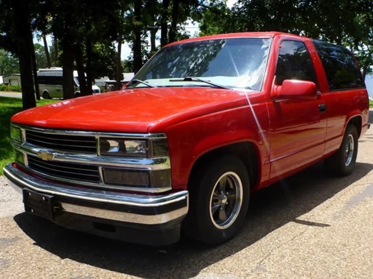 1999 Chevrolet Tahoe - Thumbnail 2