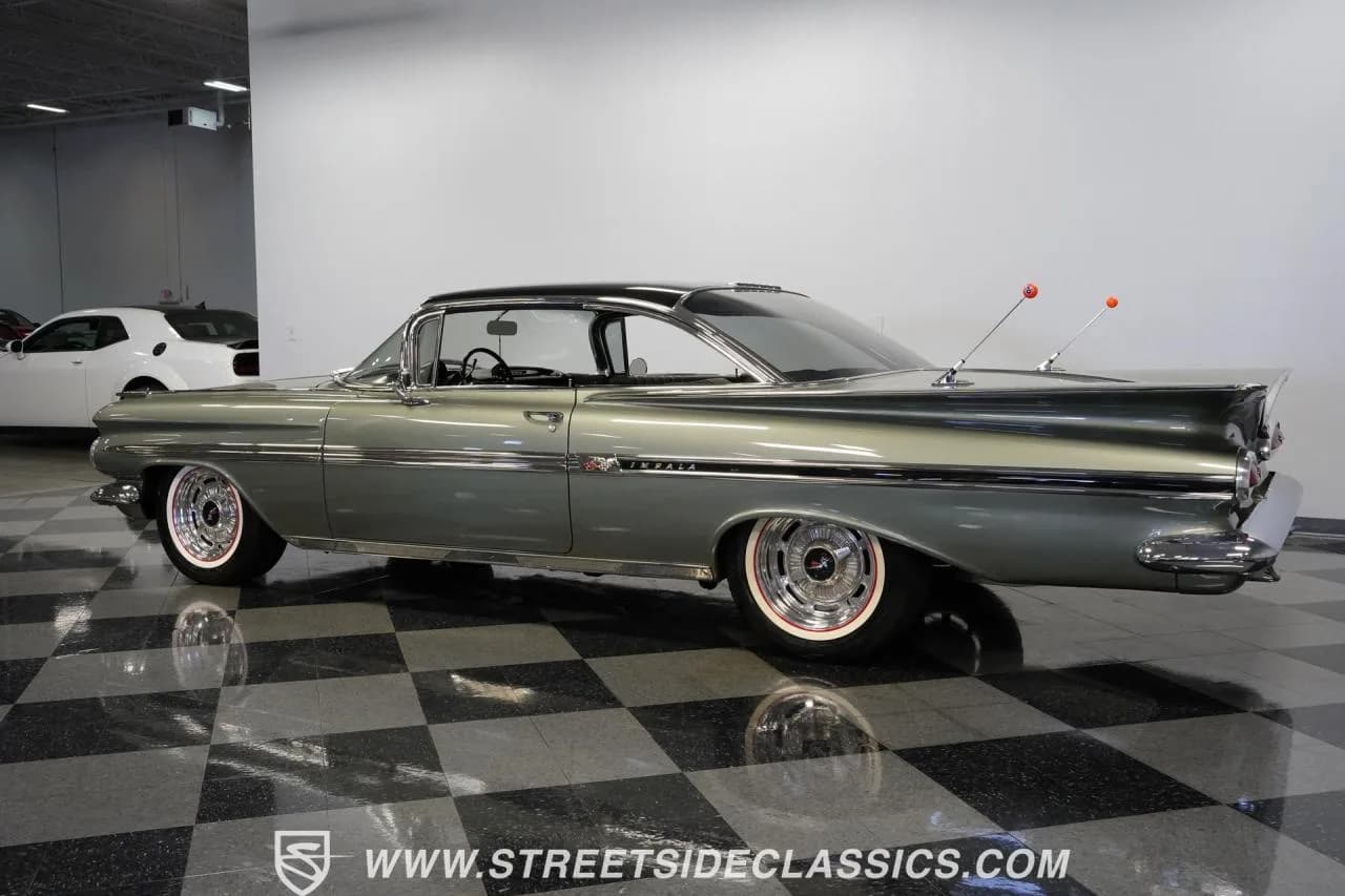 1959 Chevrolet Impala LS3 RESTOMOD - Thumbnail 8