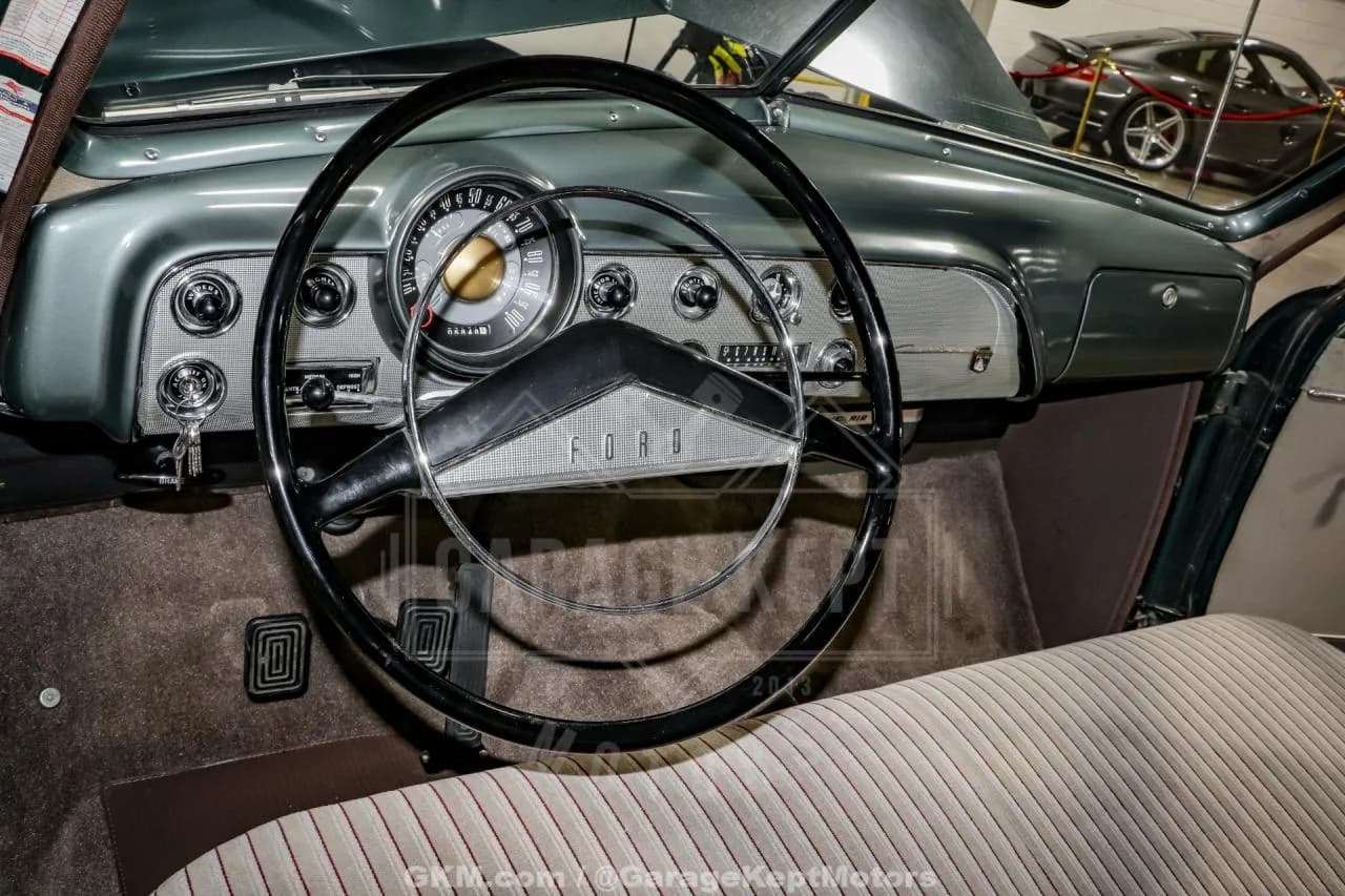 1951 Ford Custom Deluxe - Thumbnail 4