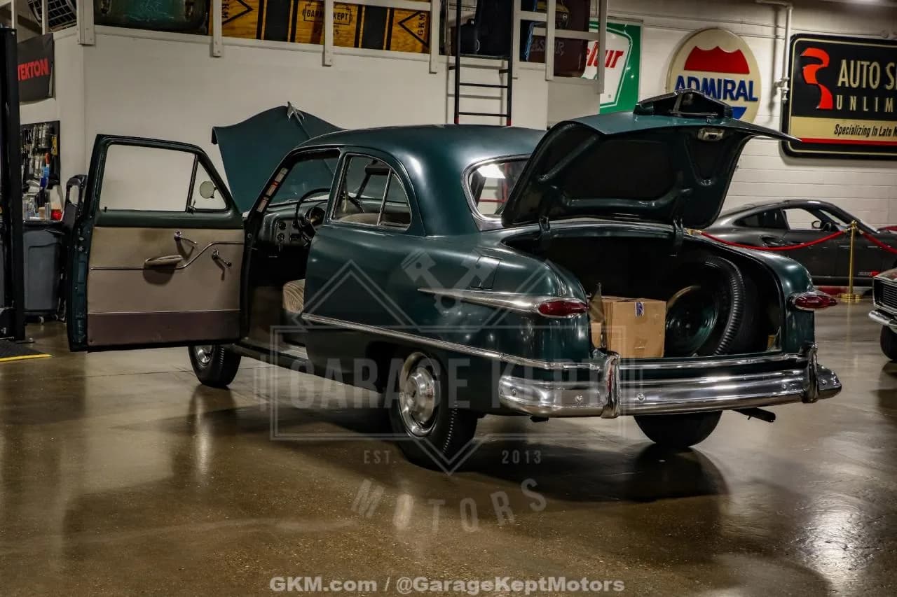 1951 Ford Custom Deluxe - Thumbnail 3