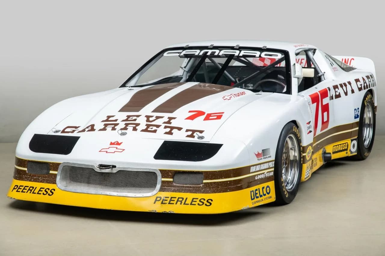 1986 Chevrolet Camaro IMSA - Thumbnail 2