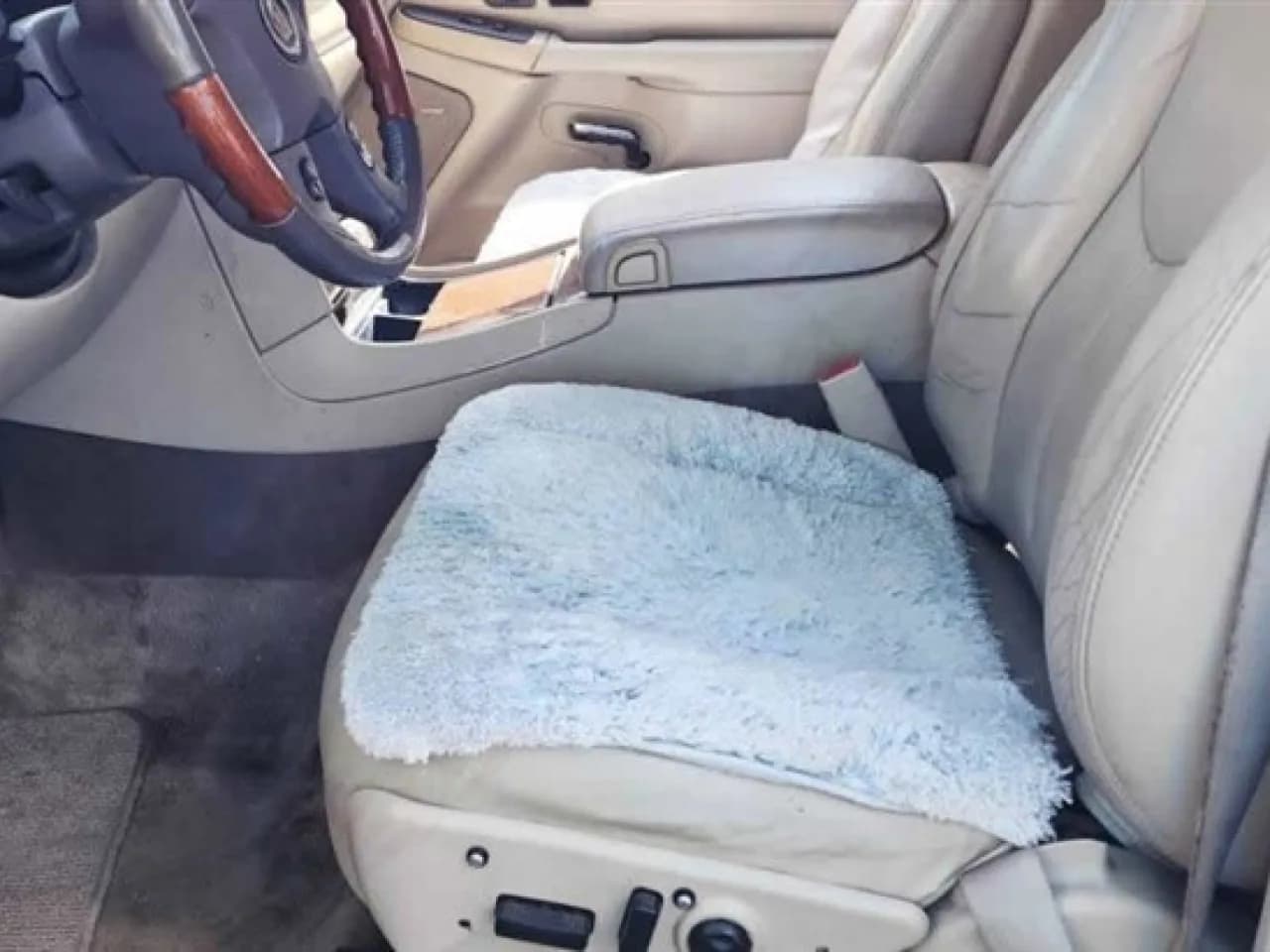 2004 Cadillac Escalade - Thumbnail 4