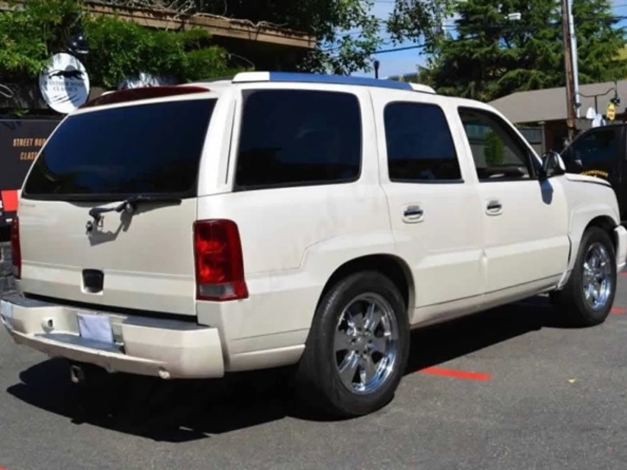 2004 Cadillac Escalade - Thumbnail 6