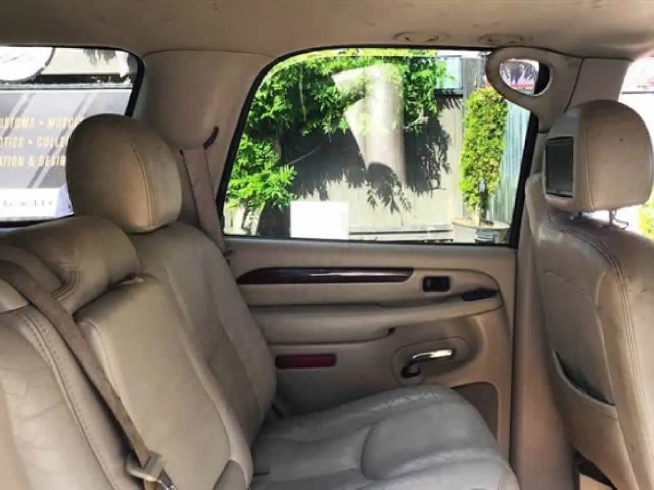 2004 Cadillac Escalade - Thumbnail 8