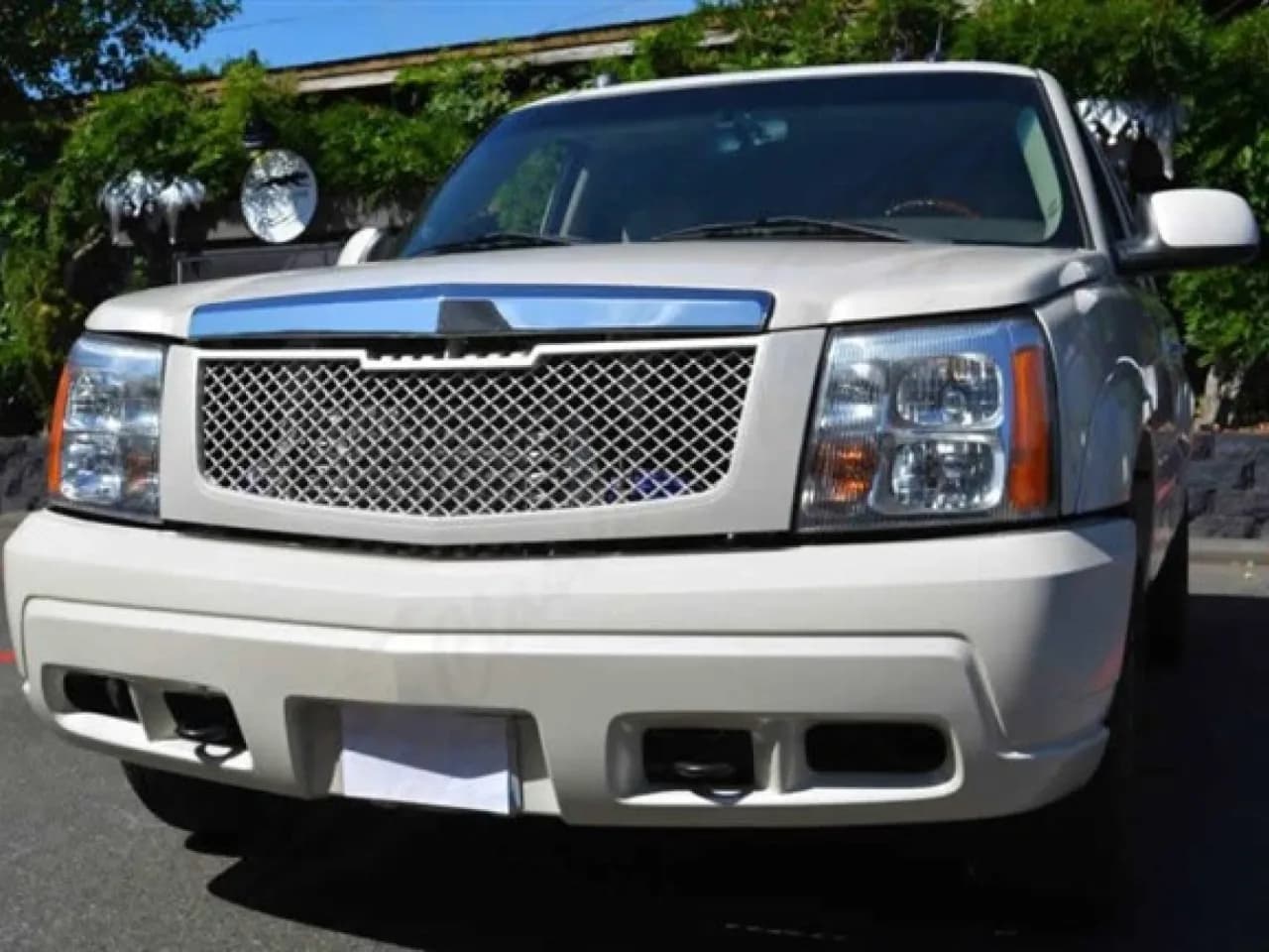 2004 Cadillac Escalade - Thumbnail 3