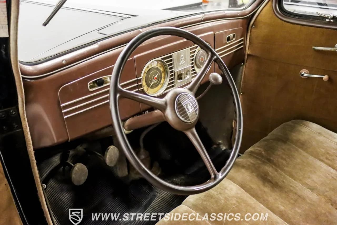 1938 Plymouth Deluxe 4 Door Sedan - Thumbnail 4