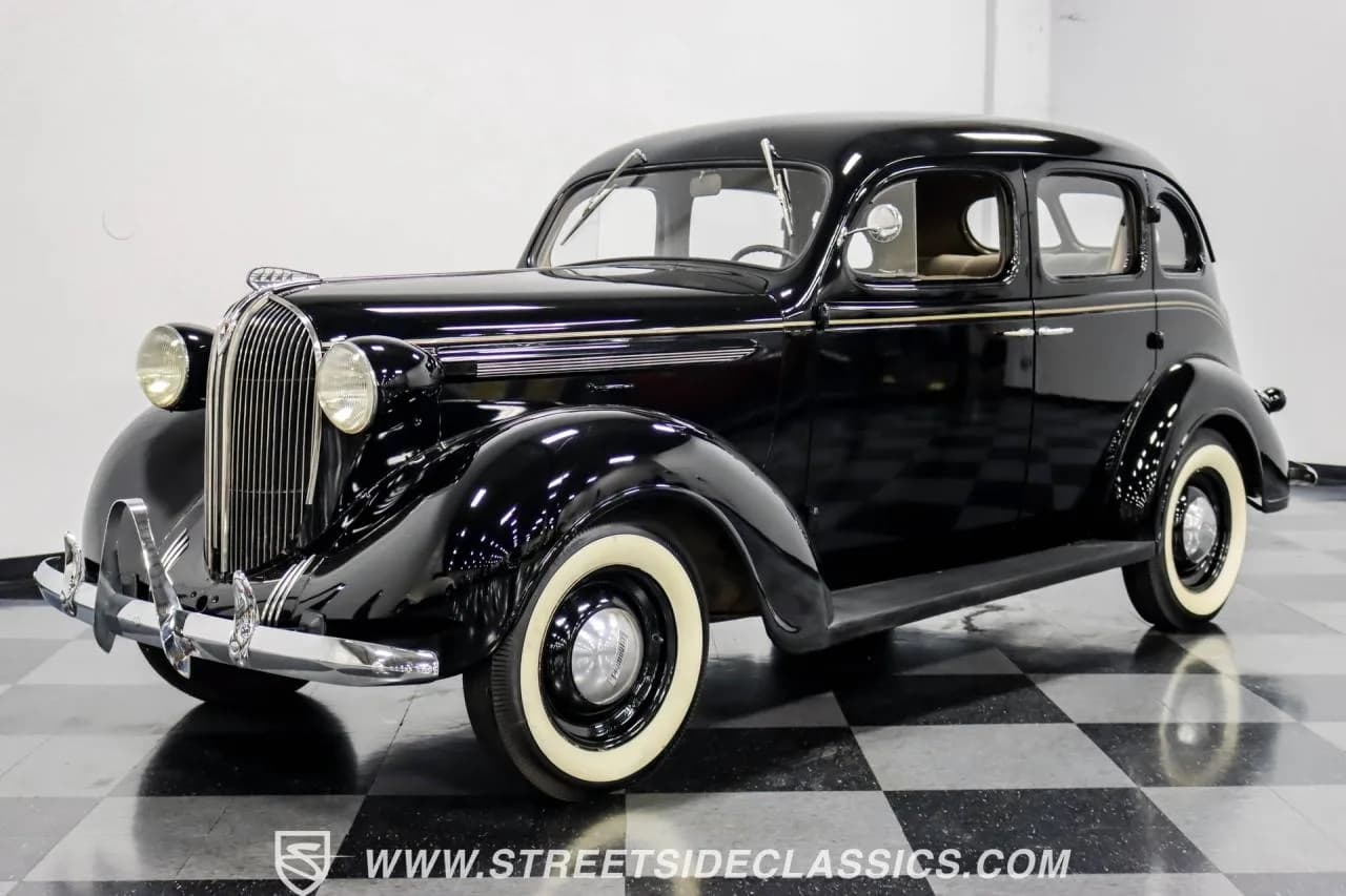 1938 Plymouth Deluxe 4 Door Sedan - Thumbnail 5