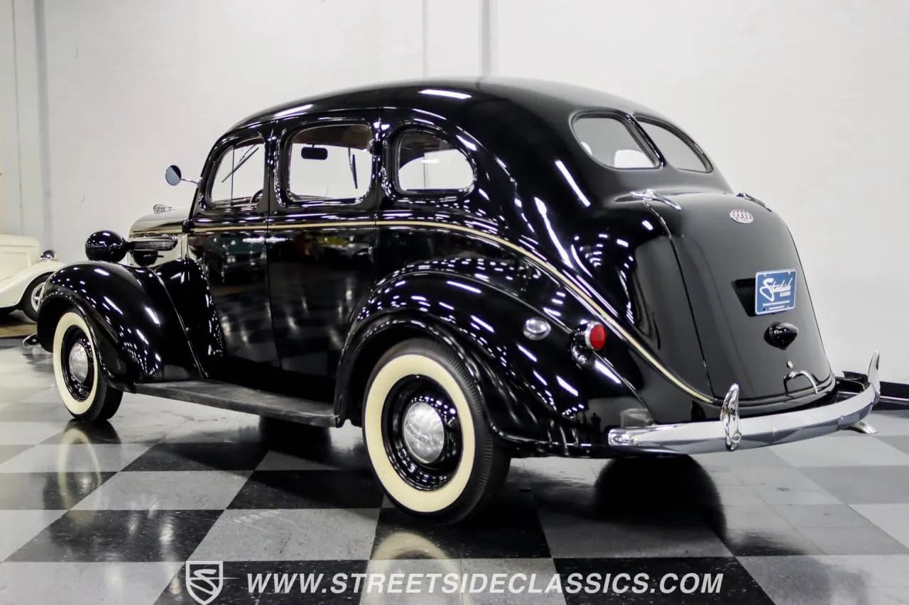 1938 Plymouth Deluxe 4 Door Sedan - Thumbnail 7