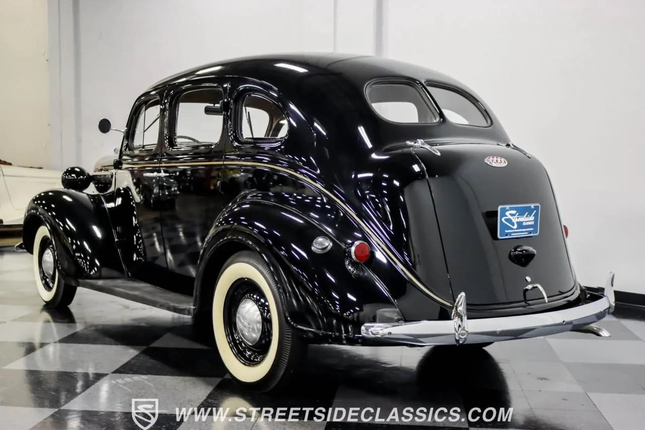 1938 Plymouth Deluxe 4 Door Sedan - Thumbnail 8