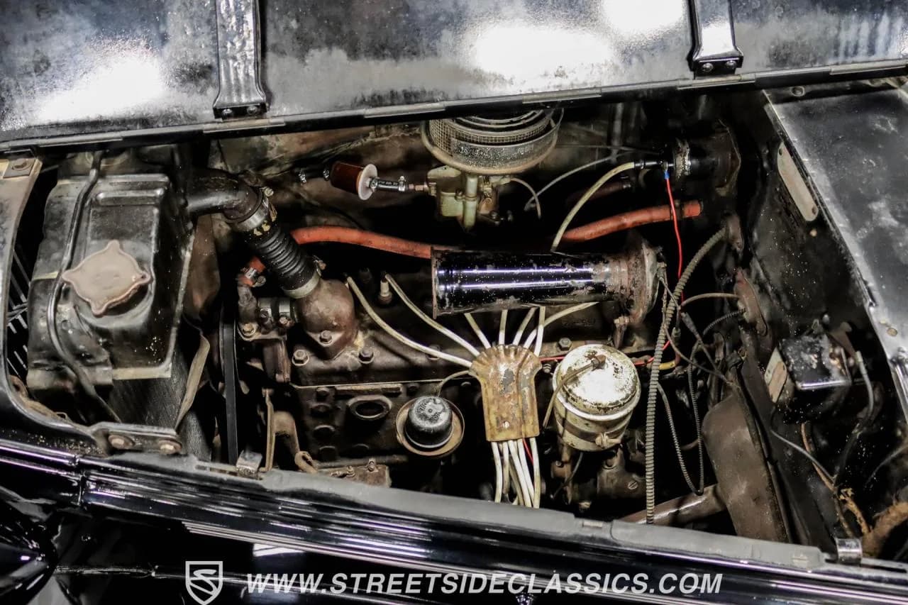 1938 Plymouth Deluxe 4 Door Sedan - Thumbnail 3