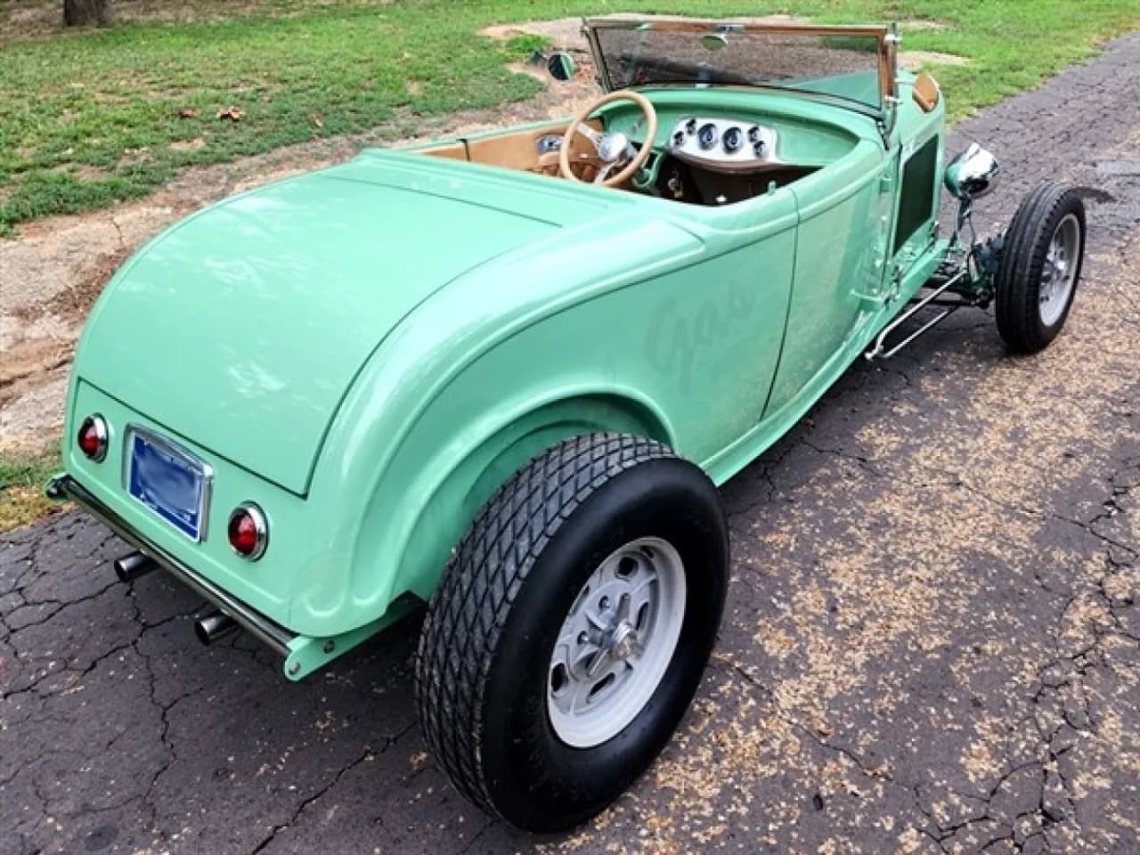 1932 Ford Roadster - Thumbnail 4