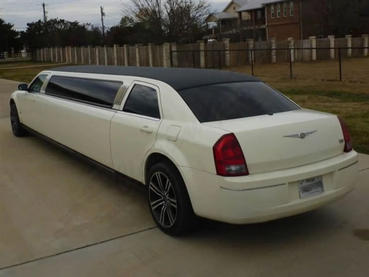 2006 Chrysler 300 Touring Limousine - Thumbnail 4