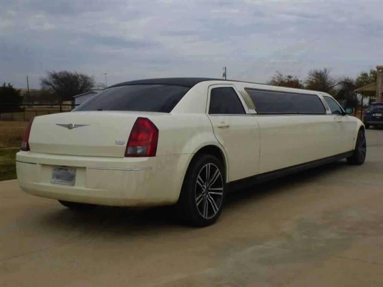 2006 Chrysler 300 Touring Limousine - Thumbnail 5