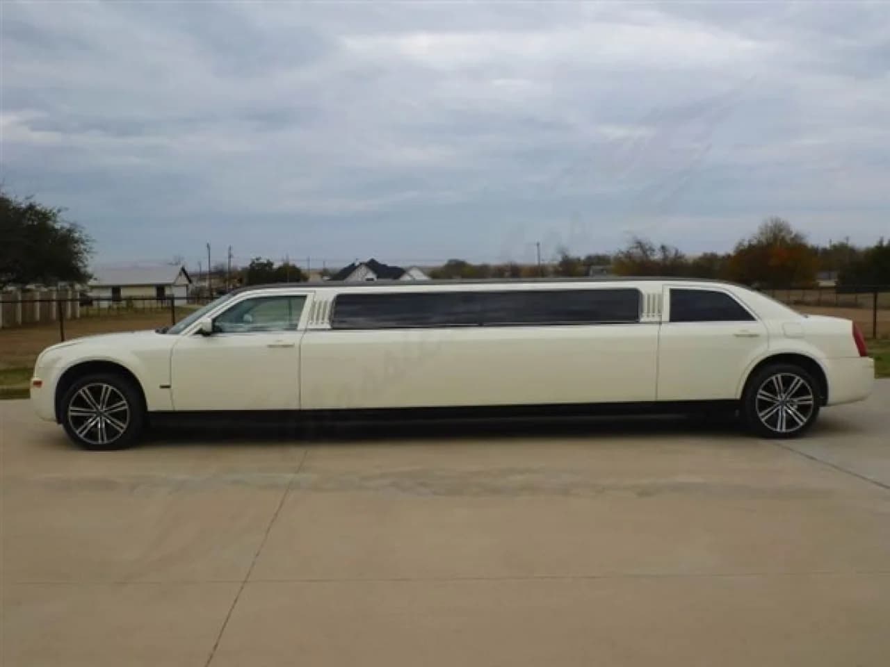 2006 Chrysler 300 Touring Limousine - Thumbnail 6