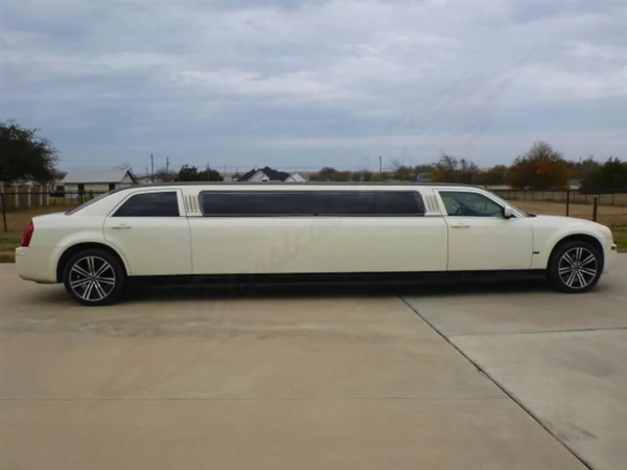 2006 Chrysler 300 Touring Limousine - Thumbnail 7