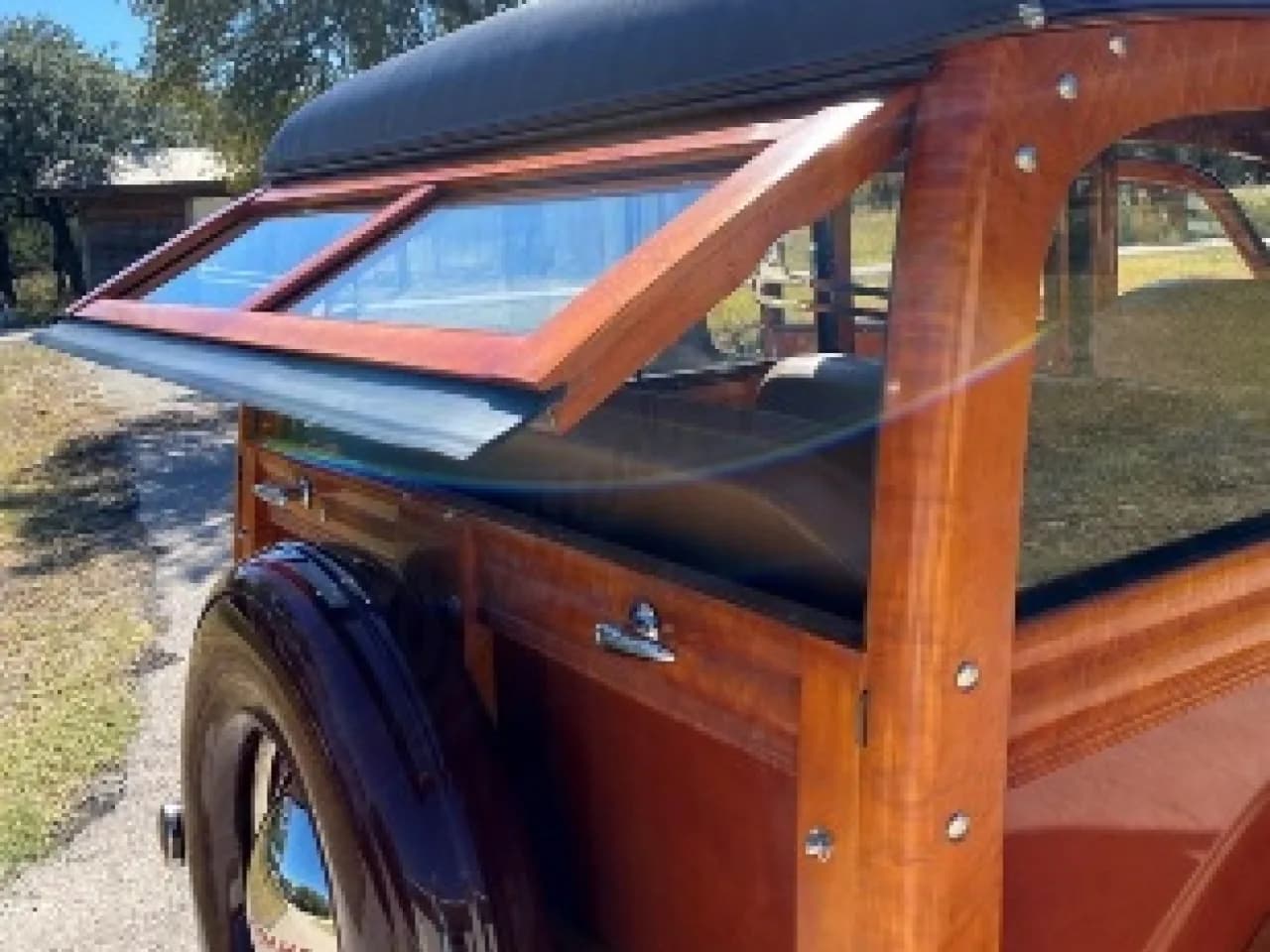 1940 Ford Deluxe Woodie - Thumbnail 6