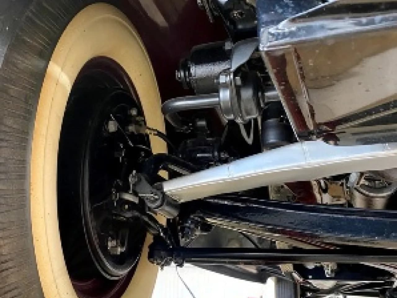 1940 Ford Deluxe Woodie - Thumbnail 3