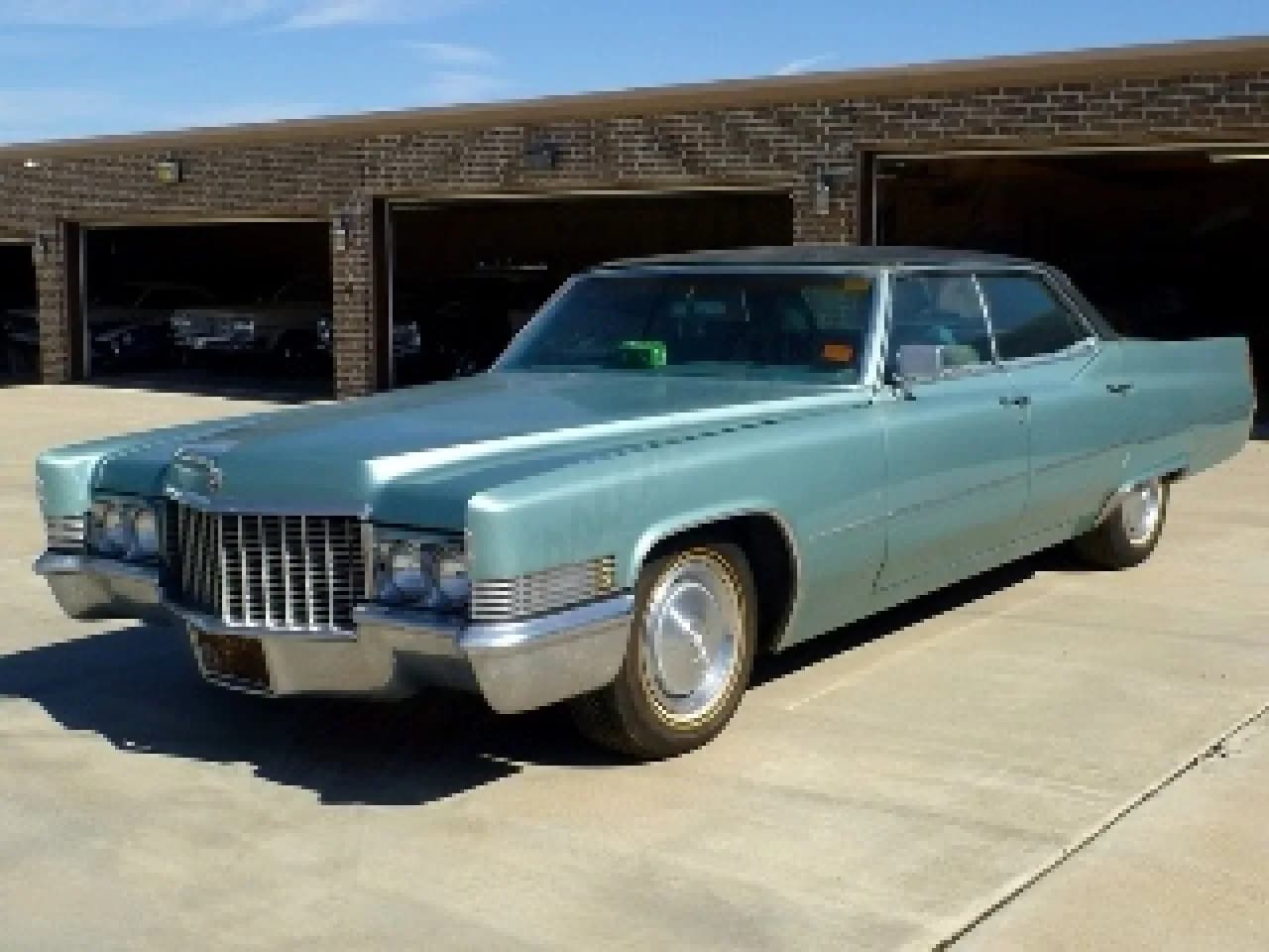 1970 Cadillac DeVille - Thumbnail 2
