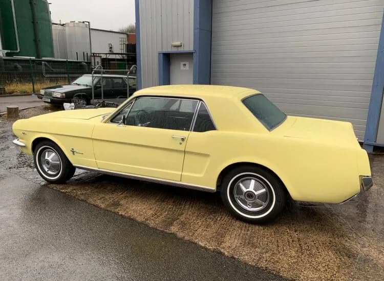1965 Ford Mustang 289 V8 manual - Thumbnail 2