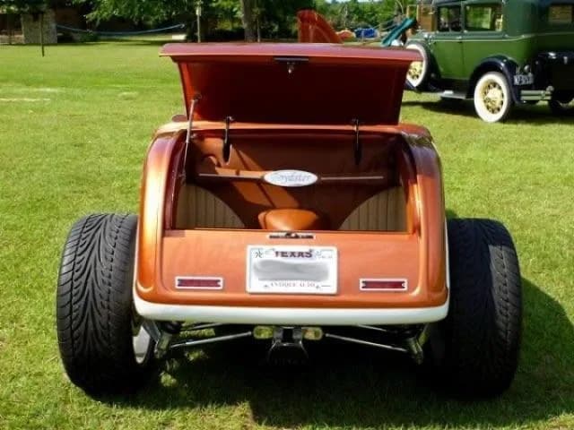 1932 Ford Highboy - Thumbnail 4