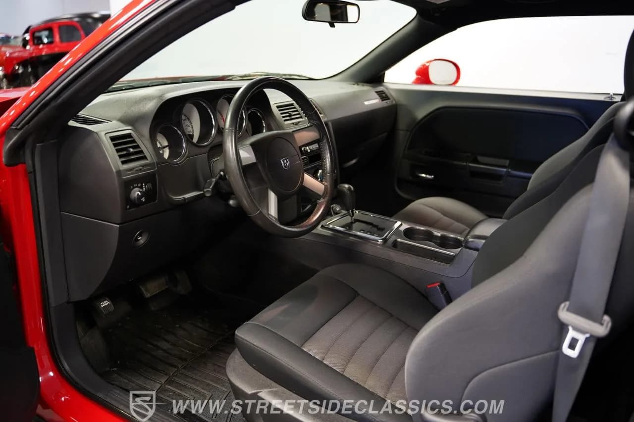 2009 Dodge Challenger R/T - Thumbnail 4