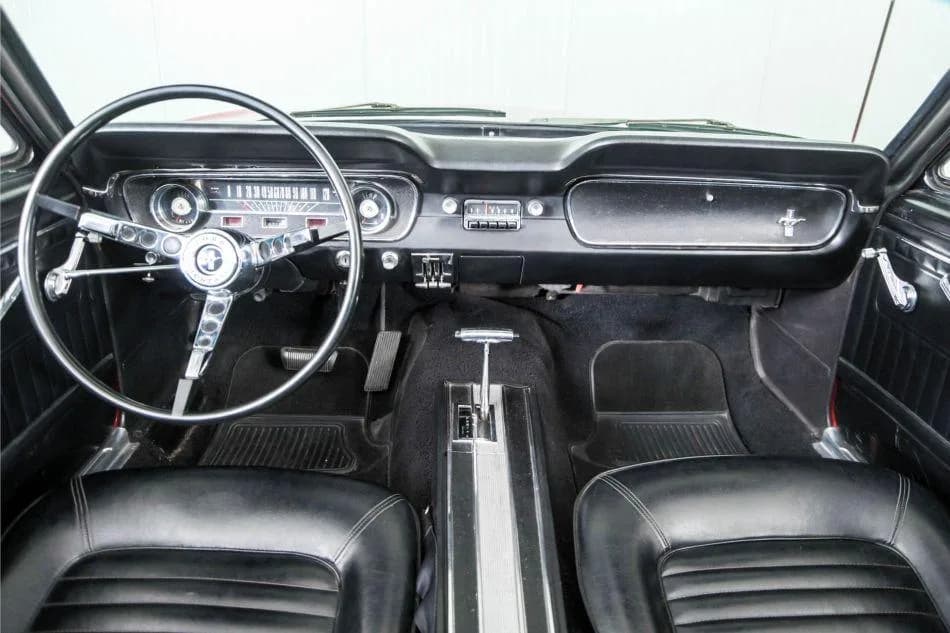 1965 Ford Mustang - Thumbnail 7