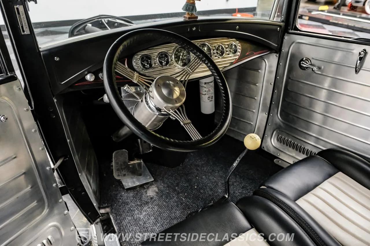 1931 Ford Model A Tudor Sedan Streetrod - Thumbnail 4