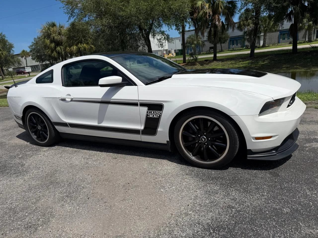 2012 Ford Mustang Boss 302 - Thumbnail 3