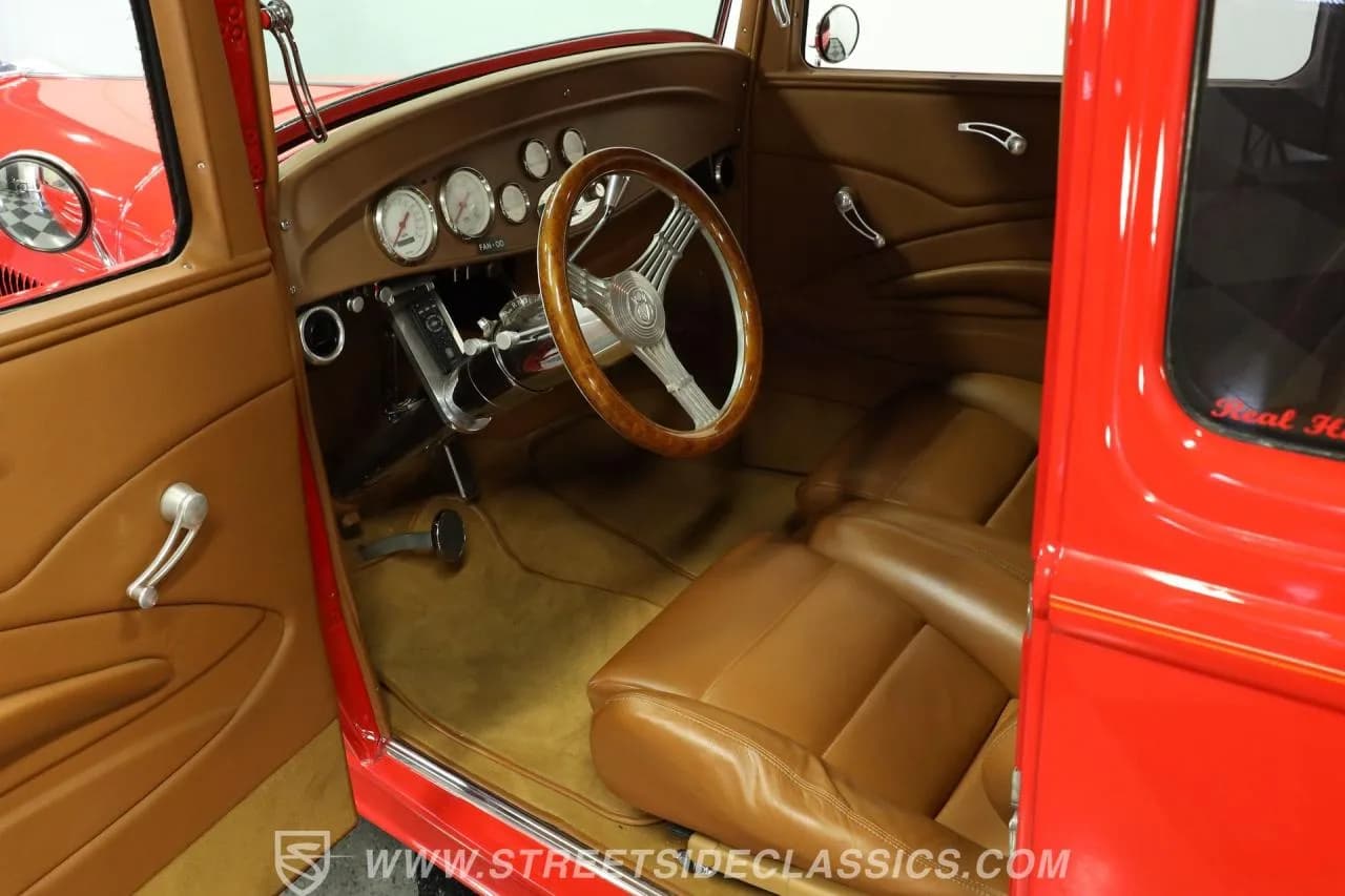 1932 Ford Tudor Streetrod - Thumbnail 4
