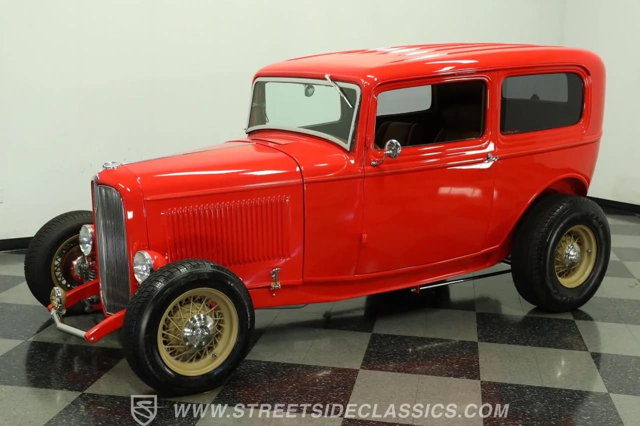 1932 Ford Tudor Streetrod - Thumbnail 6
