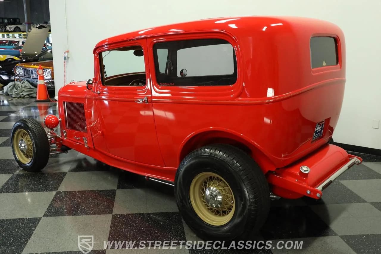1932 Ford Tudor Streetrod - Thumbnail 7