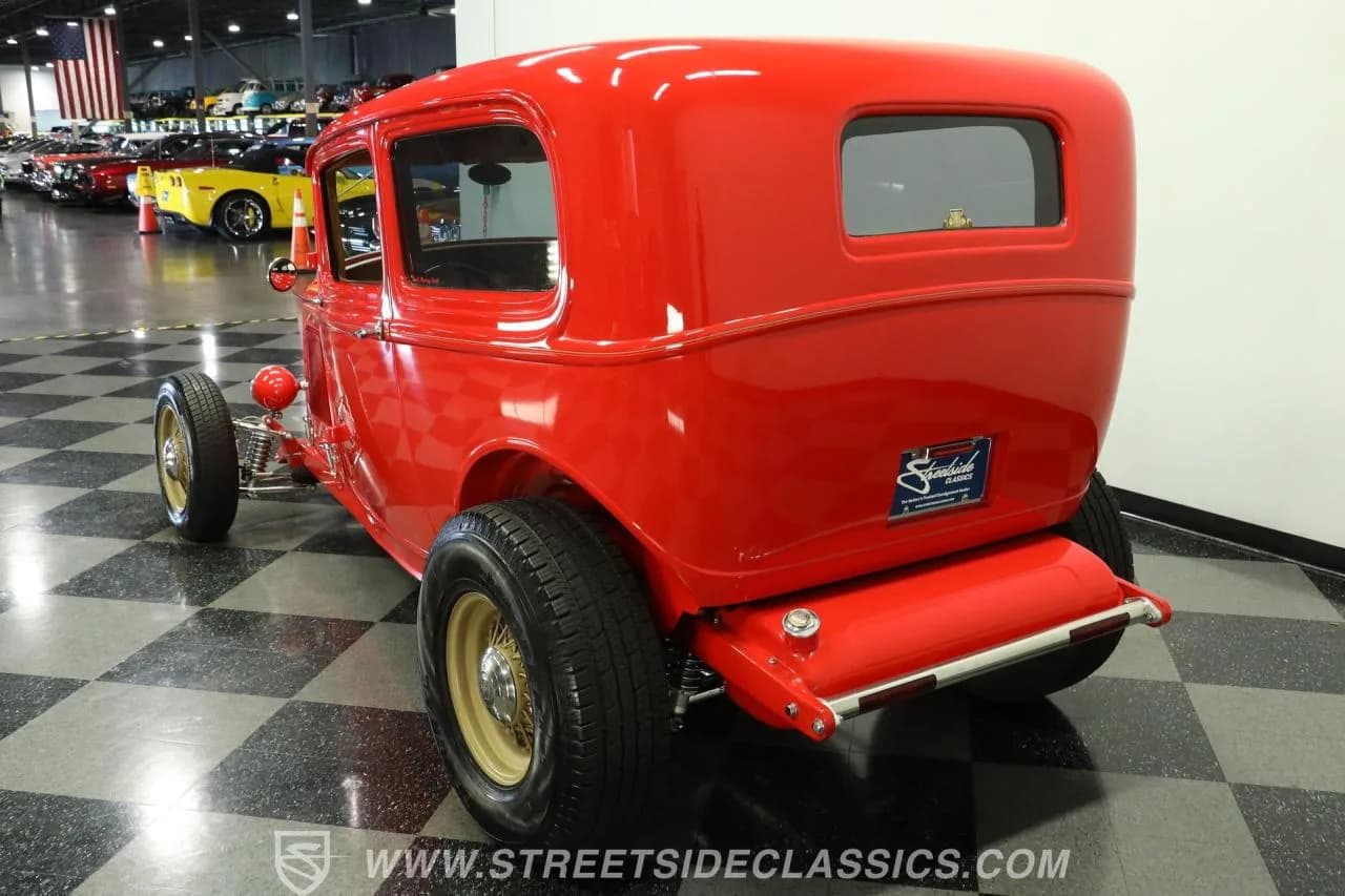 1932 Ford Tudor Streetrod - Thumbnail 8