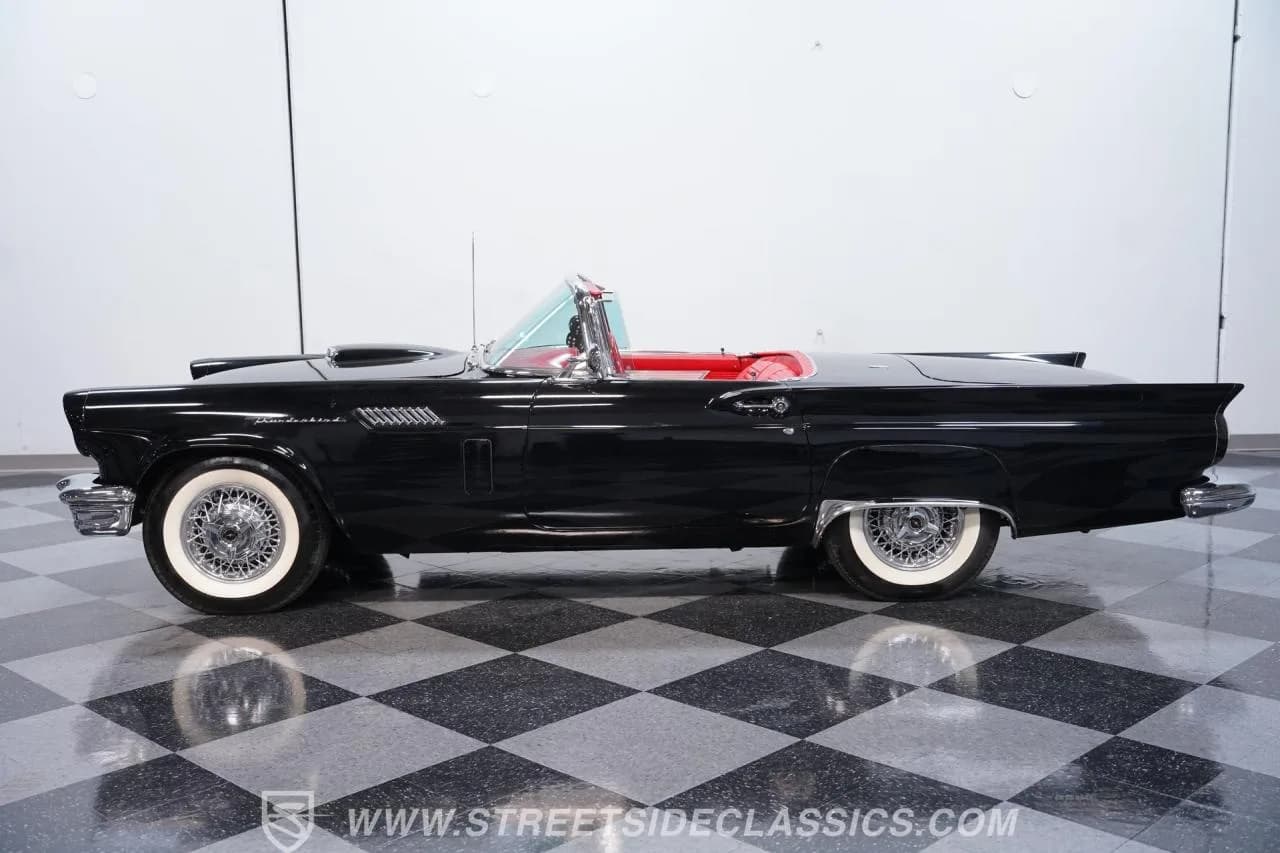 1957 Ford Thunderbird - Thumbnail 2